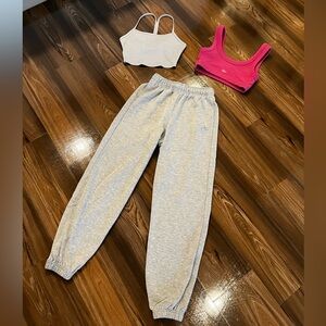 Alo yoga Accolade Sweatpant Heather Grey XXS & 2 Alosoft Ribbed Crop tanks XS